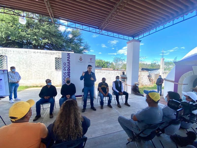 Toño Mejía entregó rehabilitación de calle en Fuentezuelas, Tequisquiapan