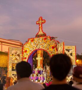 Autoridades estatales inauguran Altar de Muertos en Querétaro