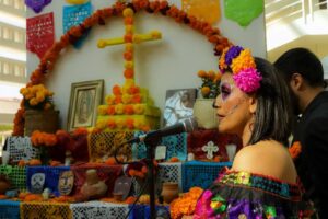 Con Altares de Día de Muertos, se preservan las tradiciones en el Centro Cívico de Querétaro
