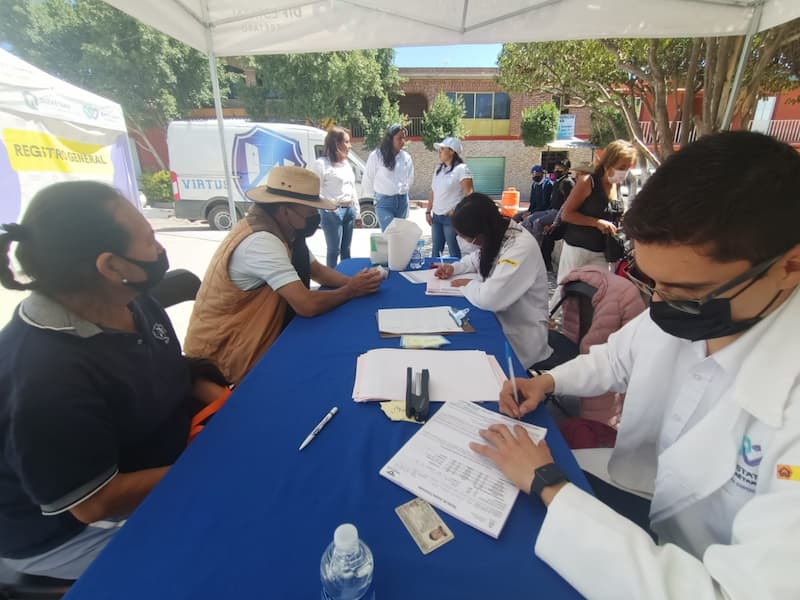 DIF Pedro Escobedo llevó jornada de salud y servicios móvil a San Clemente