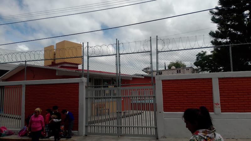 Denuncian saturación de alumnos sin docentes en primaria del Barrio de La Cruz, SJR