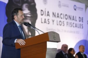 Mauricio Kuri asistió a la ceremonia del Día Nacional de las y los Fiscales