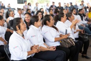 Mauricio Kuri visitó a mujeres que se capacitan en el Centro de Maniobras Qrobus