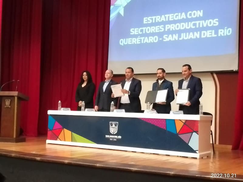 Municipio de San Juan firma convenio con sector inmobiliario 1 Municipio de San Juan firma convenio con sector inmobiliario