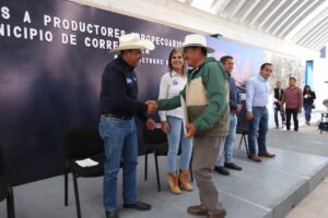 Productores agropecuarios de Corregidora reciben apoyo por parte de SEDEA