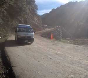 Reanudan circulación en Carretera Federal 120 SJR – Xilitla tras remoción de escombros por derrumbe