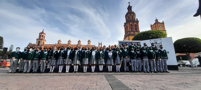 Roberto Cabrera encabeza acto cívico por el Día de la Raza 1 Alumnos de escuelas en SJR asistieron al evento conmemorativo del Día de la Raza