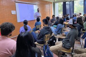 SESEQ lleva conferencias de prevención de adicciones a la UTEQ
