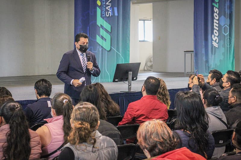 UTSJR socializa modelo educativo con padres de familia