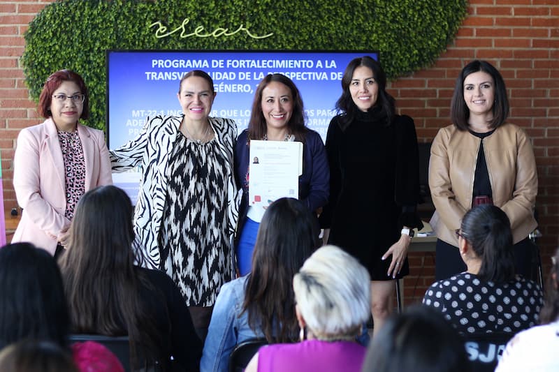 Instituto Queretano de las Mujeres certifica a profesionales en el cuidado de personas