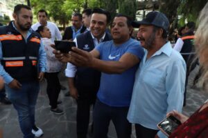 Luis Nava inicia proyecto de estacionamiento para el Mercado de La Cruz