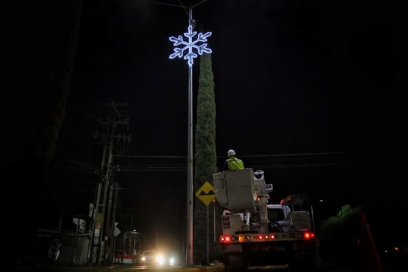 Más de mil adornos navideños iluminan Corregidora