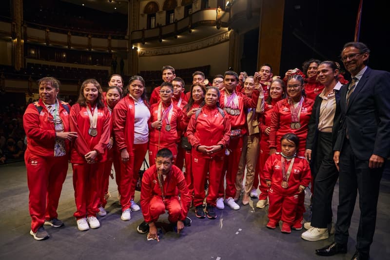 Claudia Sheinbaum reconoce a deportistas destacados en la capital del país