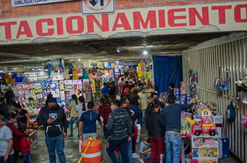 Comerciantes de juguetes en San Juan del Río se alistan para fechas decembrinas