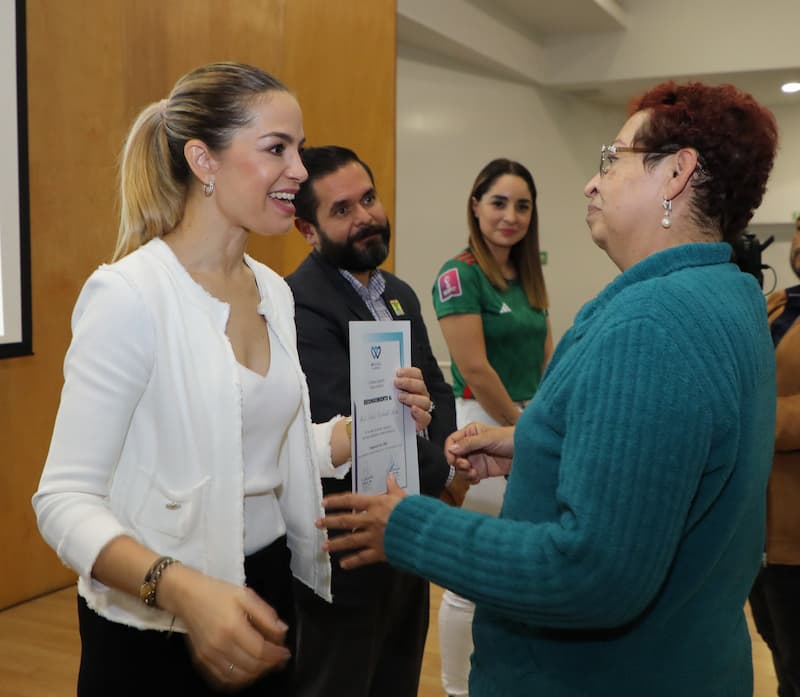 DIF Estatal reconoce a trabajadores del CRIQ y CIRR Cadereyta