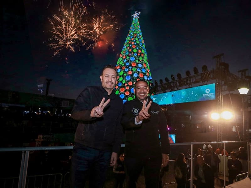 Asisten 22 mil personas al desfile navideño en San Juan del Río 2