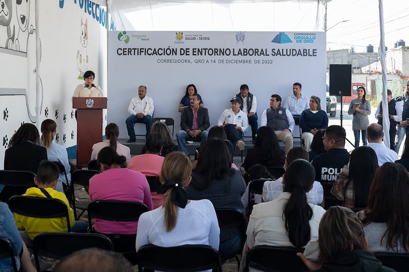 SESA entrega Certificación de Entorno Laboral Saludable a Corregidora
