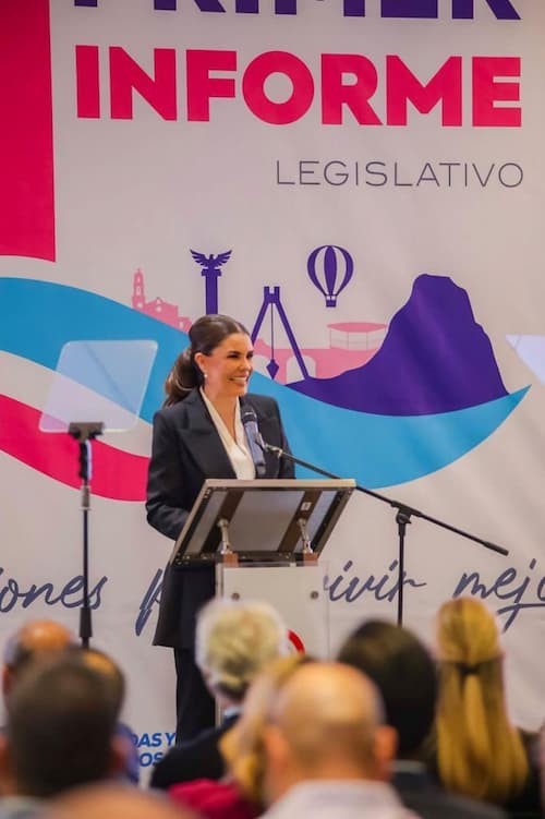 Marcia Solorzano es arropada por el panismo queretano en su primer informe legislativo