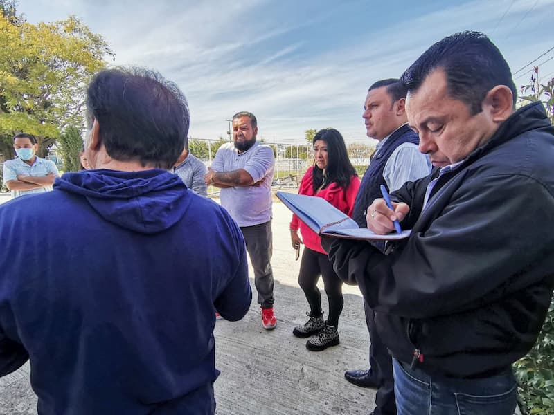 Autoridades se reúnen con comerciantes del Tianguis Las Garzas y colonos de Comevi Banthí