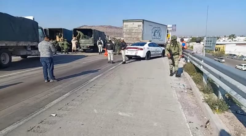 Camión del Ejército Mexicano fue golpeado por trailer en la México Querétaro