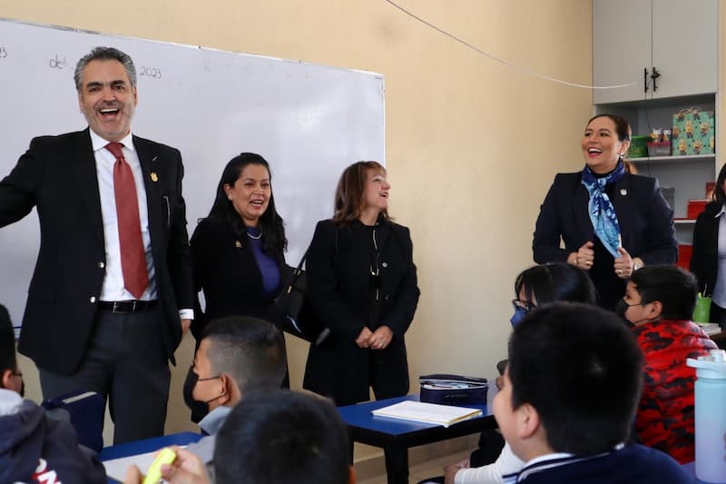 Oficial Mayor entregó infraestructura educativa en Querétaro