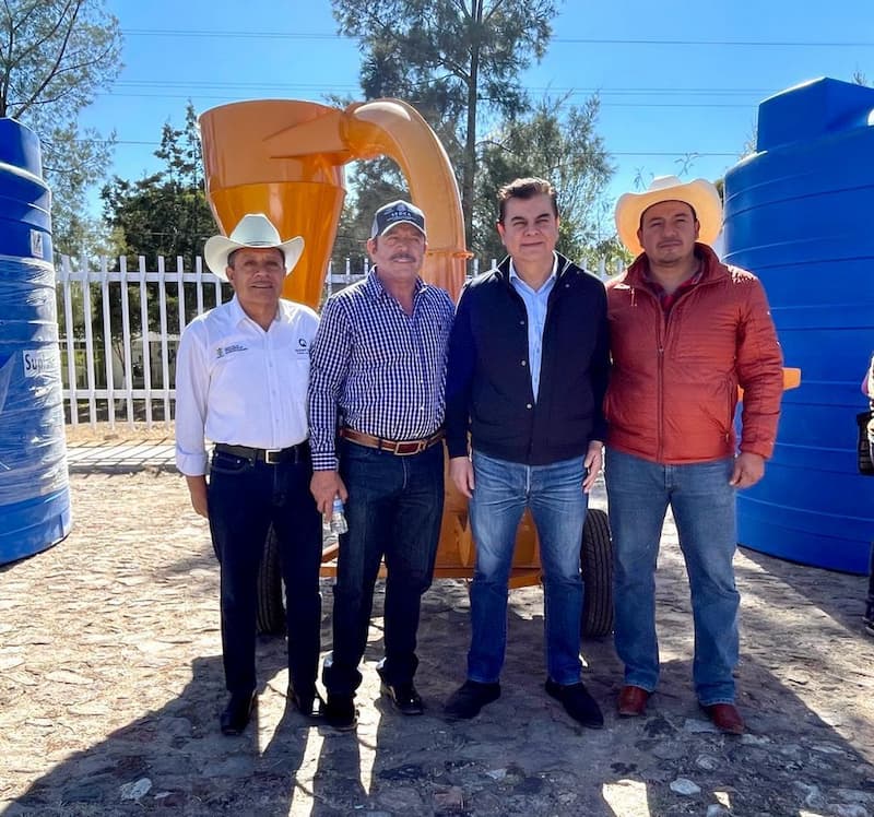 Toño Mejía encabeza entrega de apoyos para el campo en Tequisquiapan