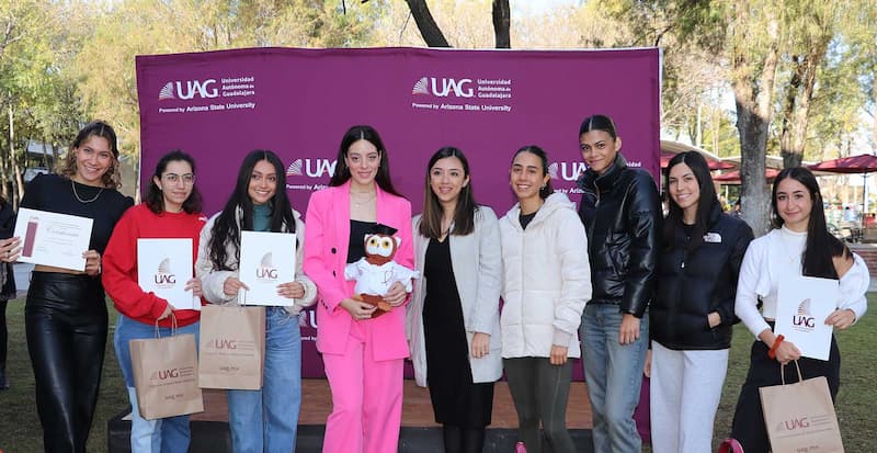 Cecilia Chávez Iturralde durante su conferencia titulada “Picky Eaters” en el marco de la celebración del Día del Nutriólogo en la Universidad Autónoma de Guadalajara (UAG).