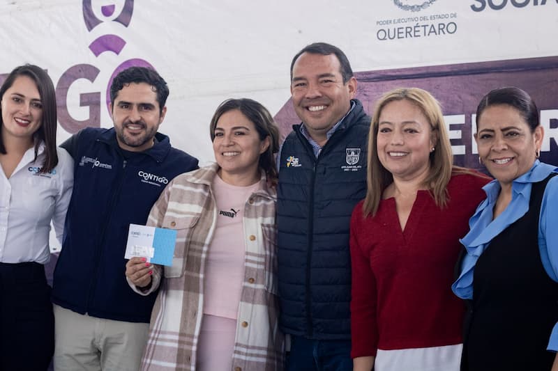 Entregan Tarjetas Contigo a mujeres de San Juan del Río