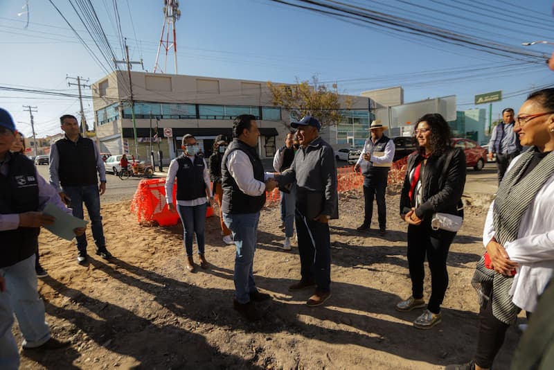 Luis Nava supervisó obras en la colonia Prados del Mirador, Qro