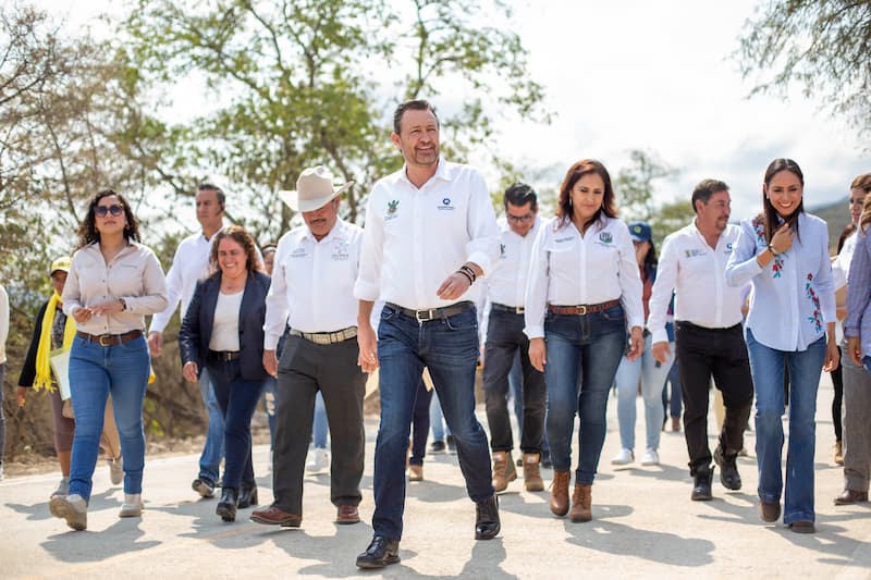 Mauricio Kuri entregó modernización del camino a la comunidad El Rayo, Jalpan
