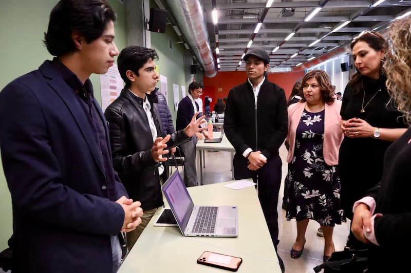 SEDEQ clausura 2da edición del Club STEM en Querétaro