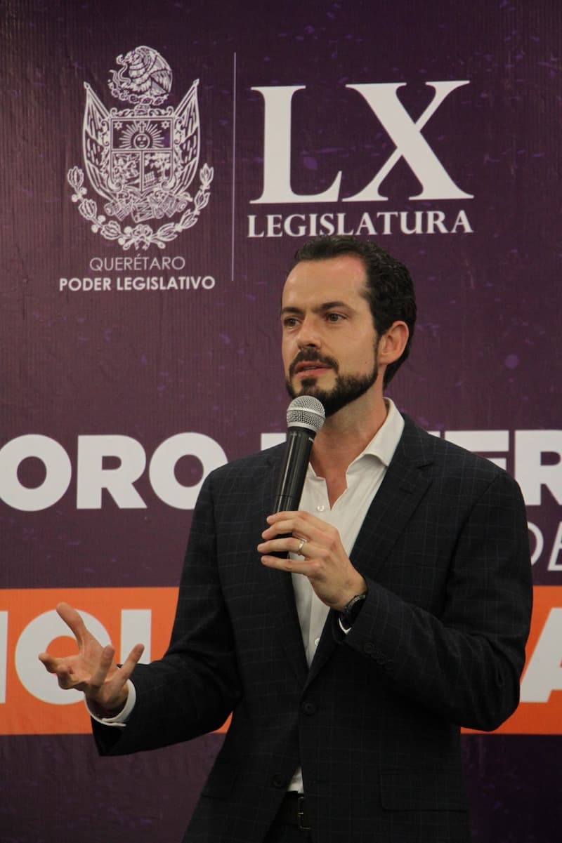 Diputado Paul Ospital busca aprobación de la ley vicaria en Querétaro