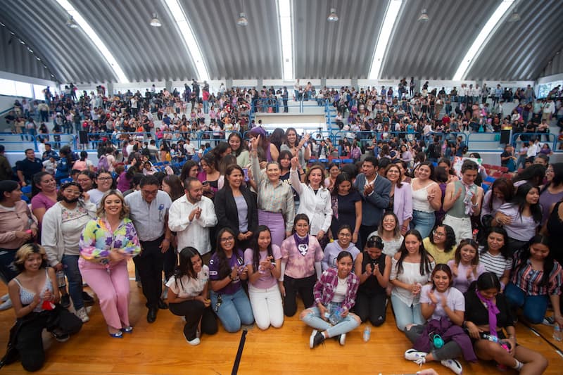 Lupita Murguía habla sobre la importancia del 8 de marzo en evento con estudiantes y docentes