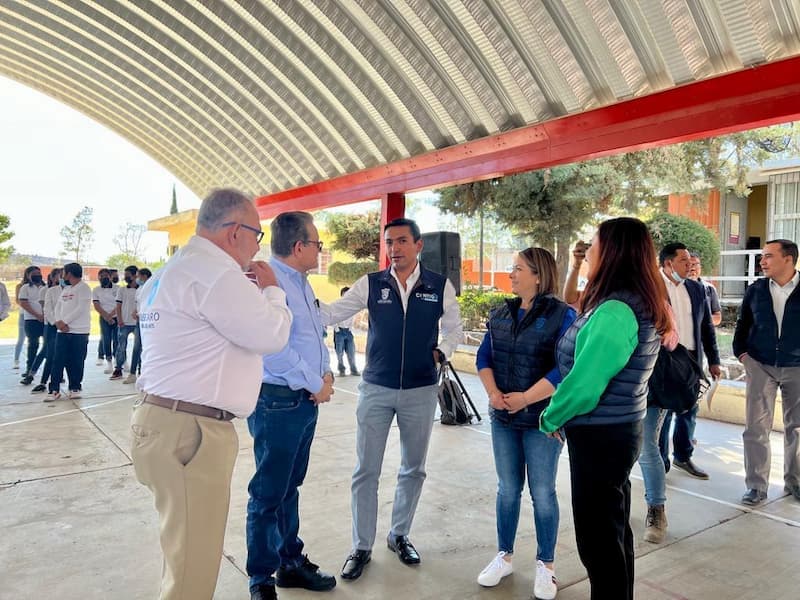 Amarildo Bárcenas, entregó la obra de construcción de una barda perimetral y la rehabilitación de baños en la Telesecundaria "Jalisco" en Guadalupe Septién