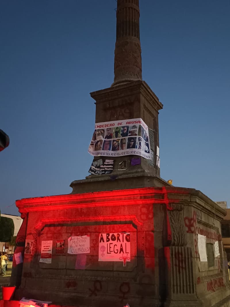 Participaron cientos de mujeres en marcha del 8M en San Juan del Río