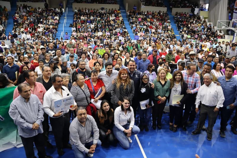 SEDESOQ entregó programas sociales para la educación en San Juan del Río