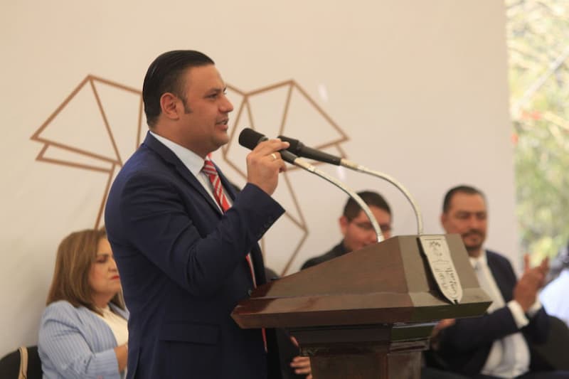 Se rompe record de matrimonios colectivos; hubo dos parejas homoparentales que formalizaron su relación en San Juan del Río