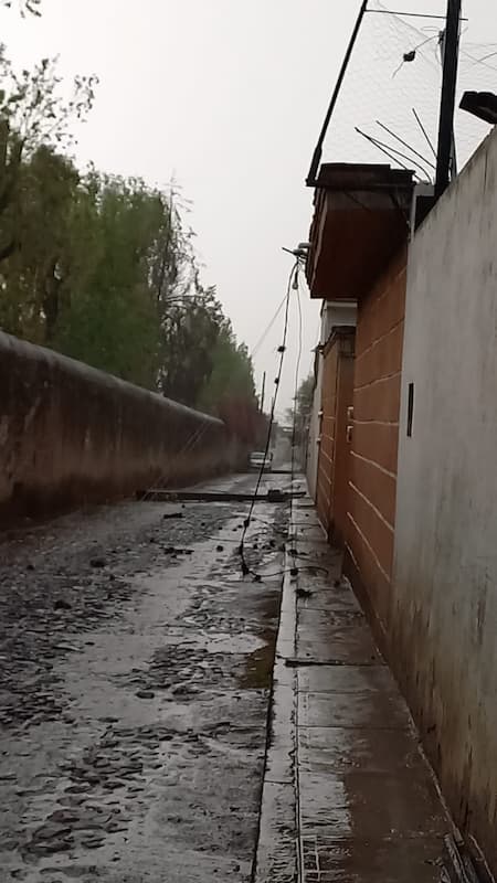 La tromba tuvo lugar entre las 5 y 6 de la tarde, acompañada de granizo en algunas áreas; se fue la energía al menos 3 horas en la comunidad sanjuanense