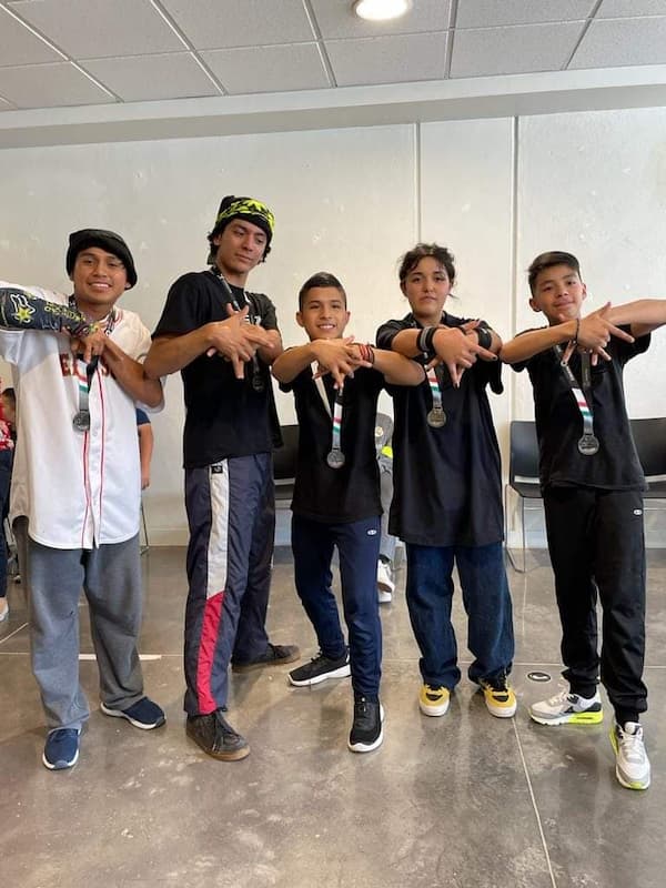 Alumnos de Break Dance de Vive Oriente triunfan en competencia estatal y avanzan al torneo nacional 1 Los jóvenes ganadores de medallas de oro y plata representarán al estado de Querétaro en la competencia nacional de breaking