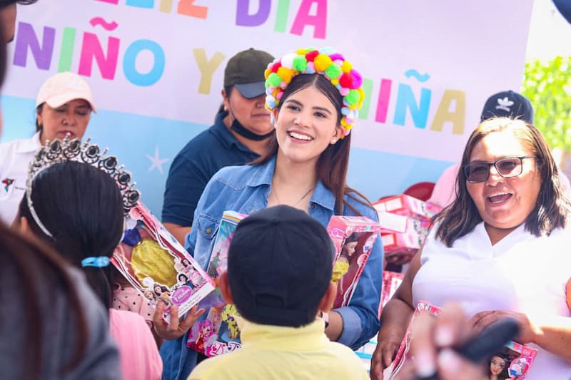 Se presentaron personajes infantiles, se disfrutó de música y se llevaron a cabo diversas sorpresas para el deleite de los niños y niñas de San Juan del Río