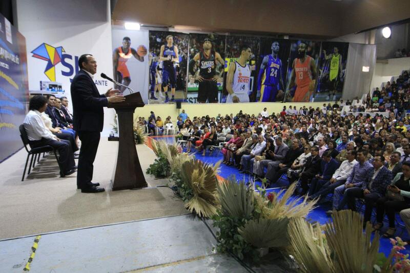 Durante la Celebración del Día del Maestro en San Juan del Río, el presidente municipal Roberto Cabrera resaltó la invaluable labor de los educadores