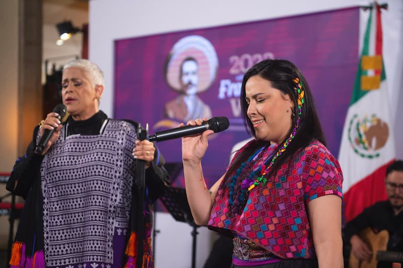 Un emotivo homenaje musical para las madres de México en el Día de las Madres