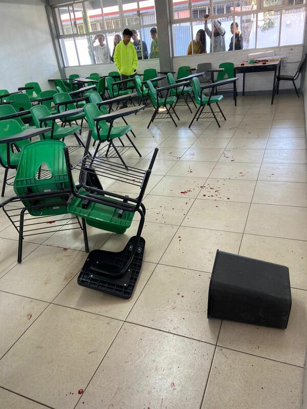 Alumno del CBTIS 145 noquea a su agresor cuando lo asfixiaba en el salón de clases