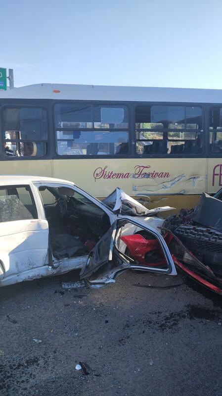 Carretera 57: Tráiler embiste a 12 vehículos en acceso a San Juan del Río