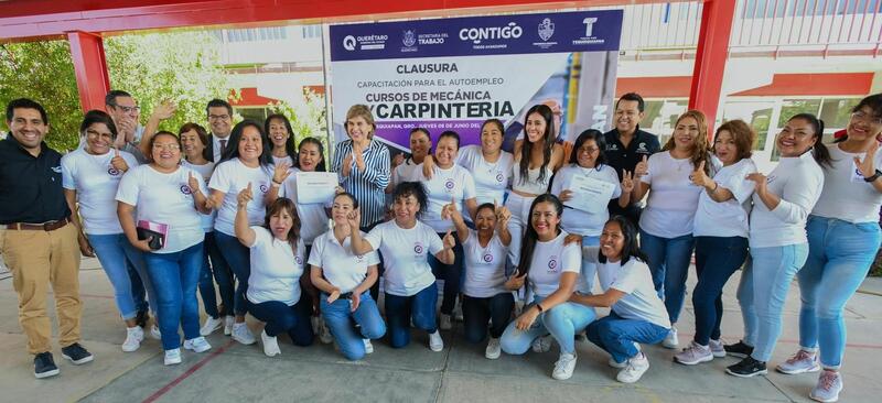 Impulsan autoempleo en Tequisquiapan, entrega de constancias de capacitación a mujeres