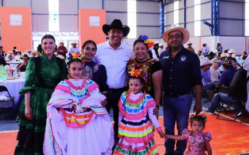 Alcalde Roberto Cabrera celebra con jinetes la exitosa Cabalgata de la Amistad 2023 en San Juan del Río 1 Alcalde Roberto Cabrera celebra con jinetes la exitosa Cabalgata de la Amistad 2023 en San Juan del Río