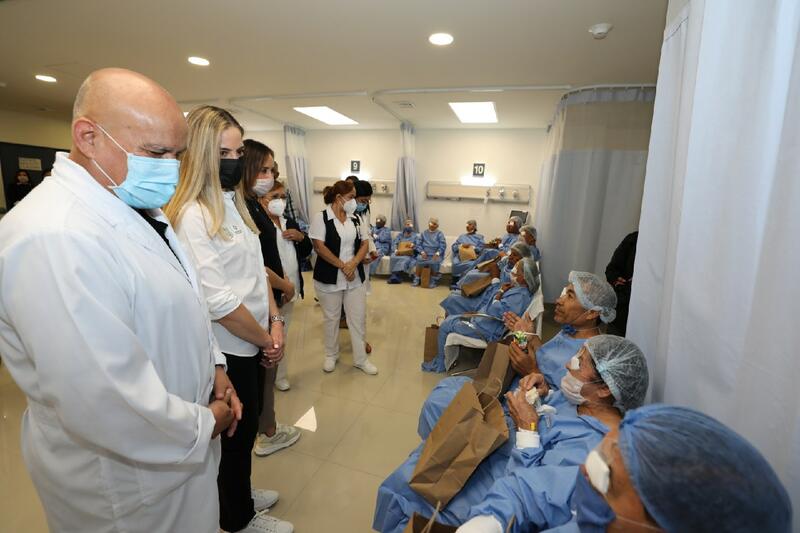 Car Herrera supervisa la 8ª Jornada de Cirugías de Cataratas en Querétaro