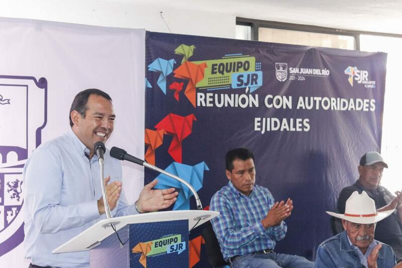 Roberto Cabrera impulsa al sector agrícola con entrega de apoyos mensuales a autoridades ejidales