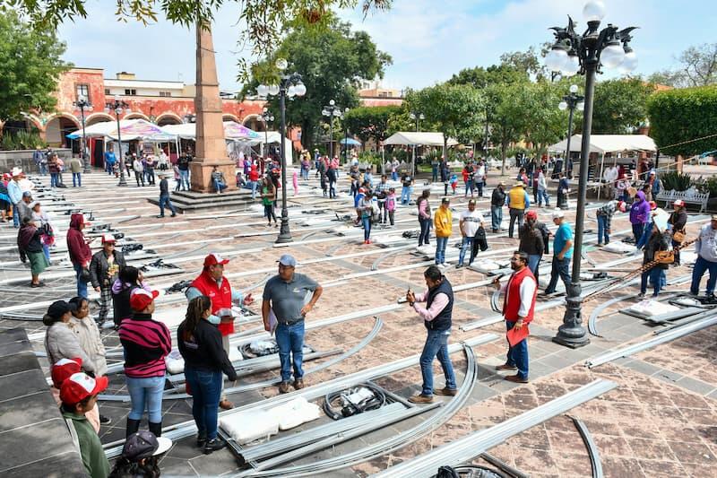 Alcalde René Mejía entrega apoyos agrícolas y acuícolas en Amealco