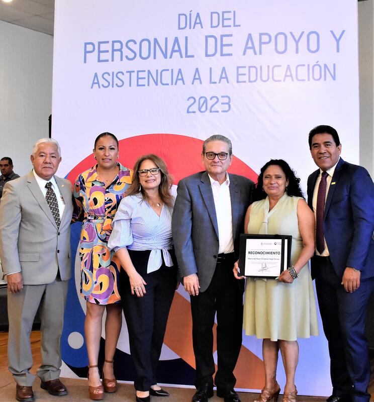 Reconocimiento a personal de apoyo y asistencia educativa en Querétaro